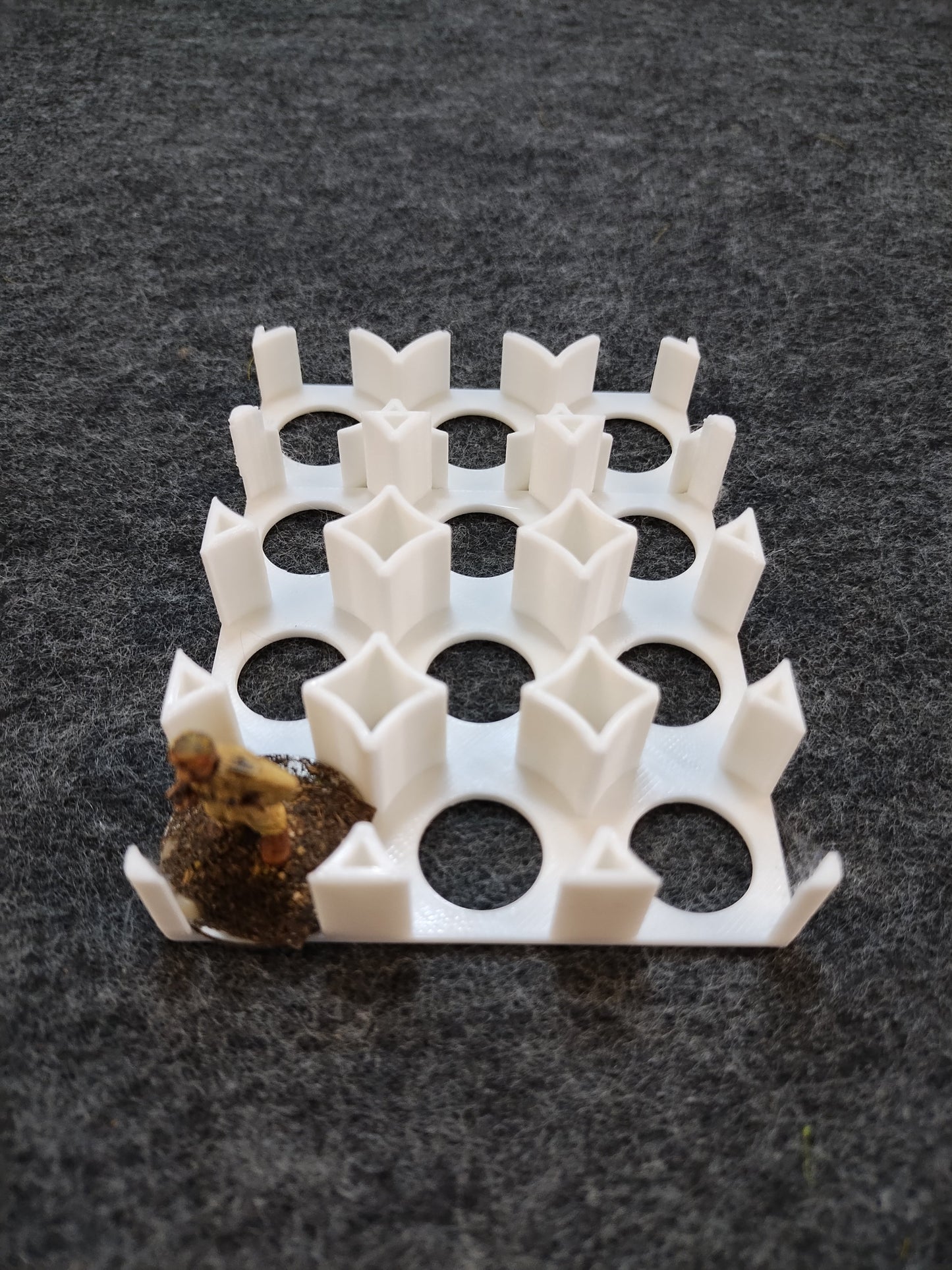 Minatare Holder for 28mm Miniatures x12 - White