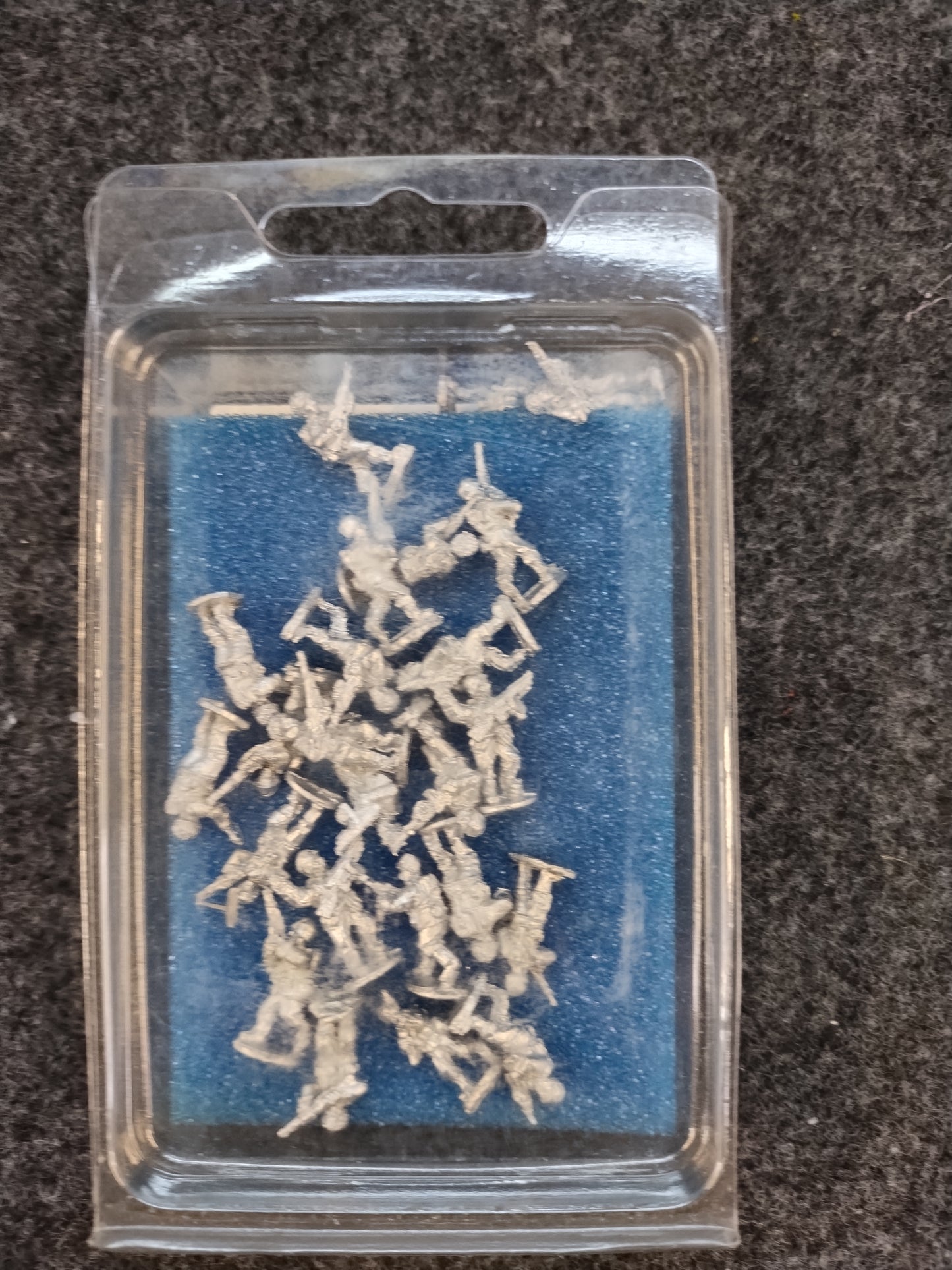 American Infantry Advancing - 6100 - - 15mm/WW2/Flames of War