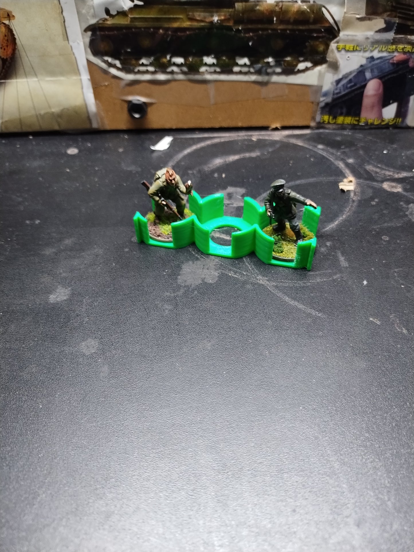 Minatare Holder for 28mm Miniatures x3 - Green