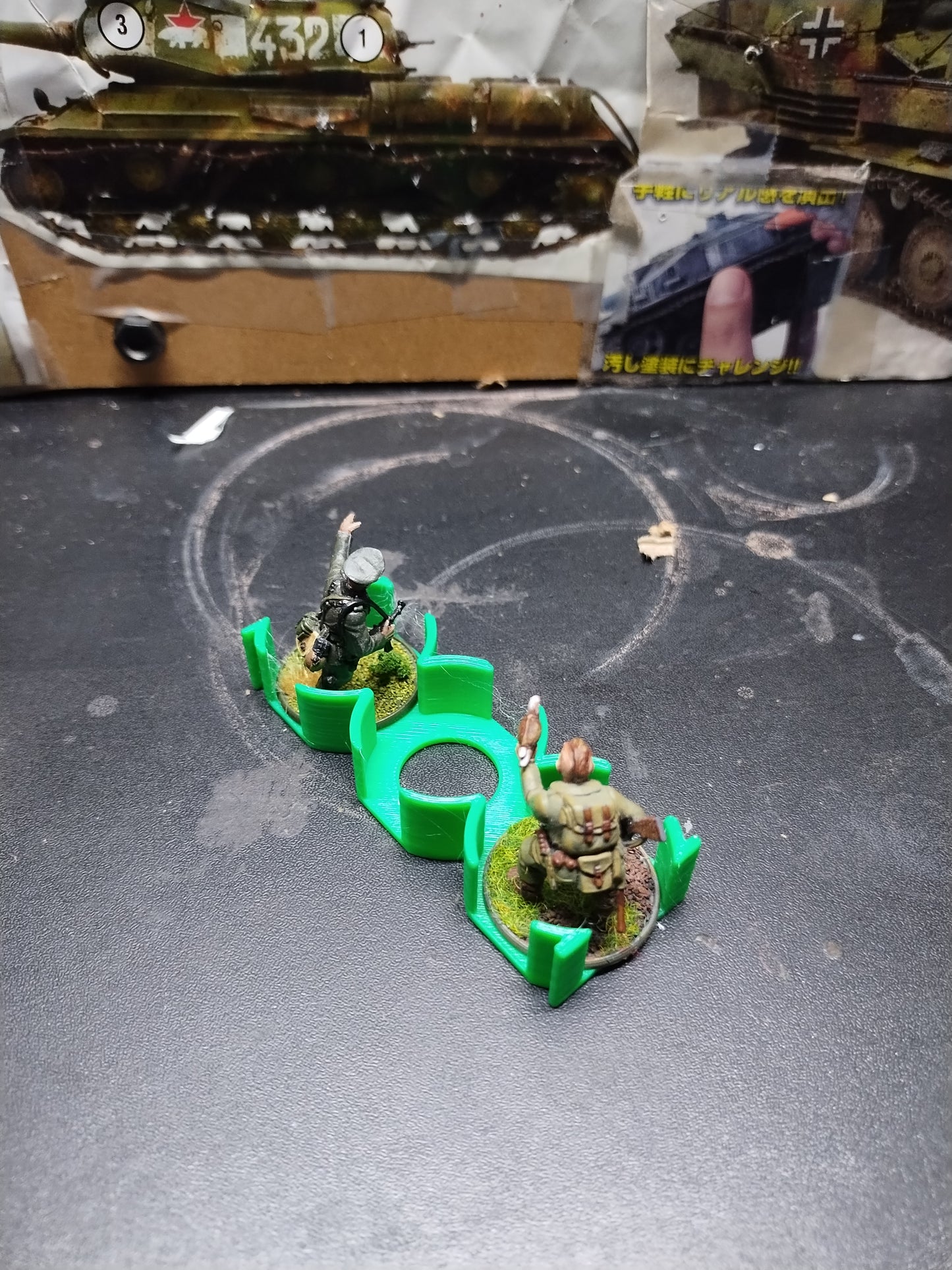 Minatare Holder for 28mm Miniatures x3 - Green