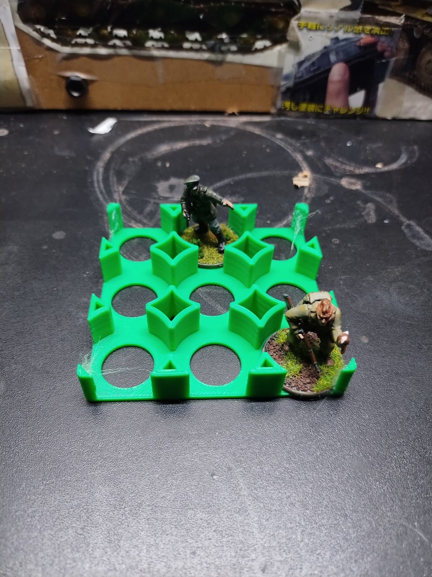 Minatare Holder for 28mm Miniatures x9 - Green