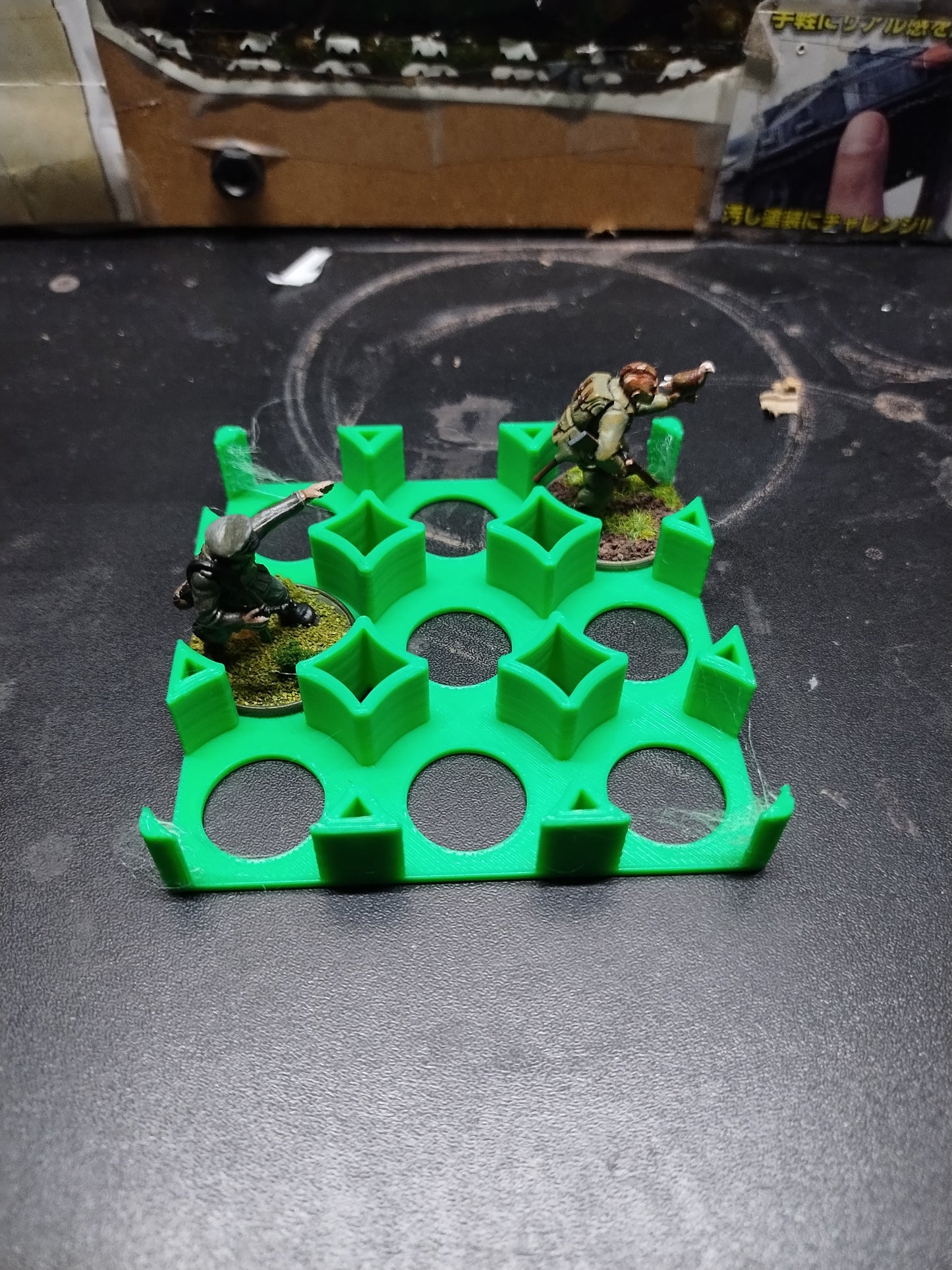 Minatare Holder for 28mm Miniatures x9 - Green