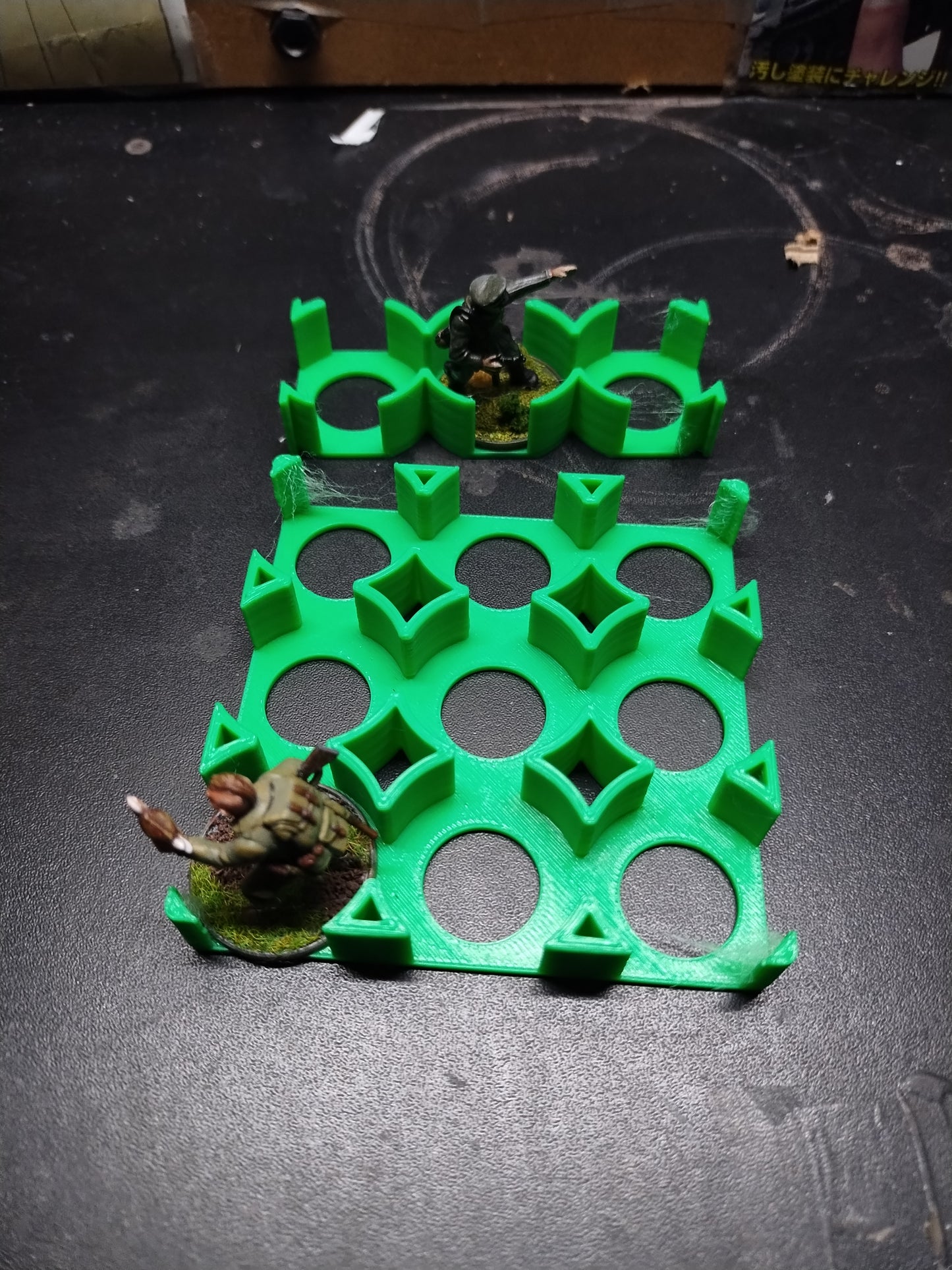 Minatare Holder for 28mm Miniatures x12 - Green