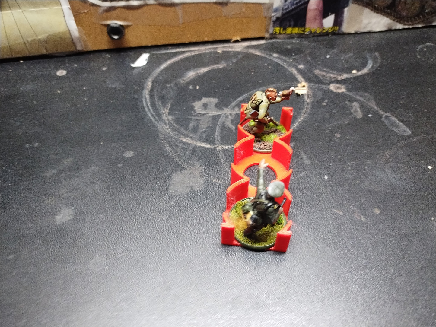 Minatare Holder for 28mm Miniatures x3 - Red