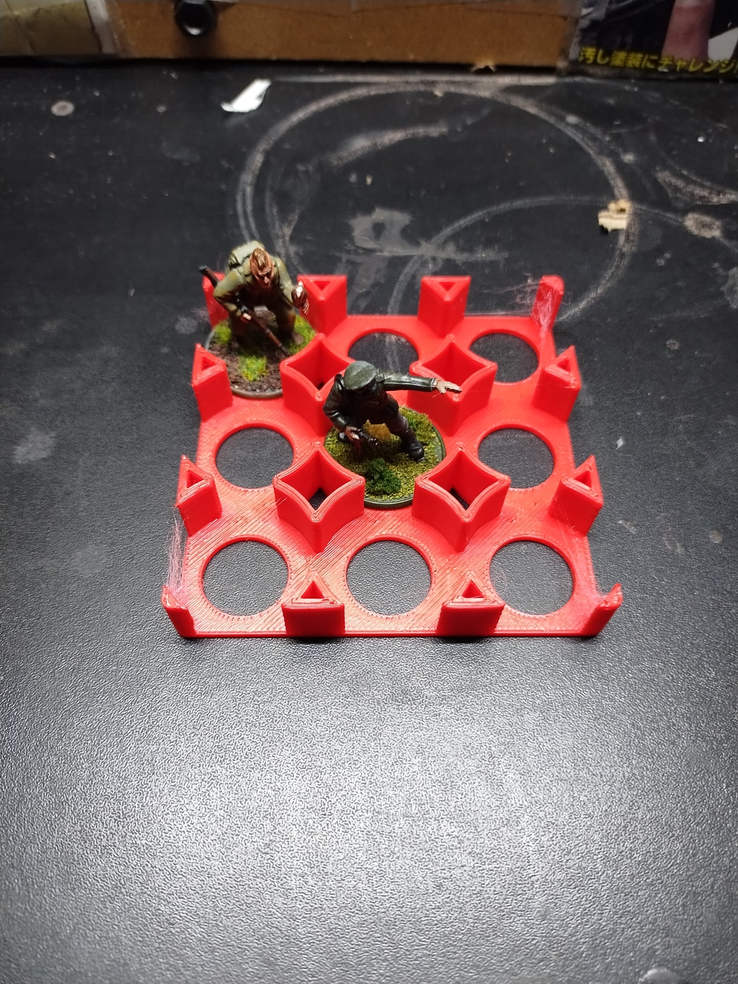 Minatare Holder for 28mm Miniatures x9 - Red