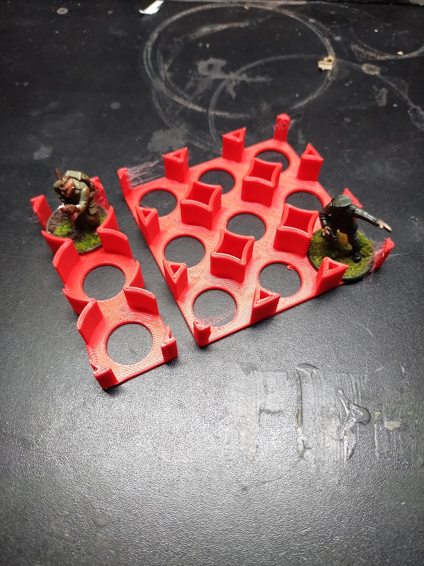 Minatare Holder for 28mm Miniatures x12 - Red