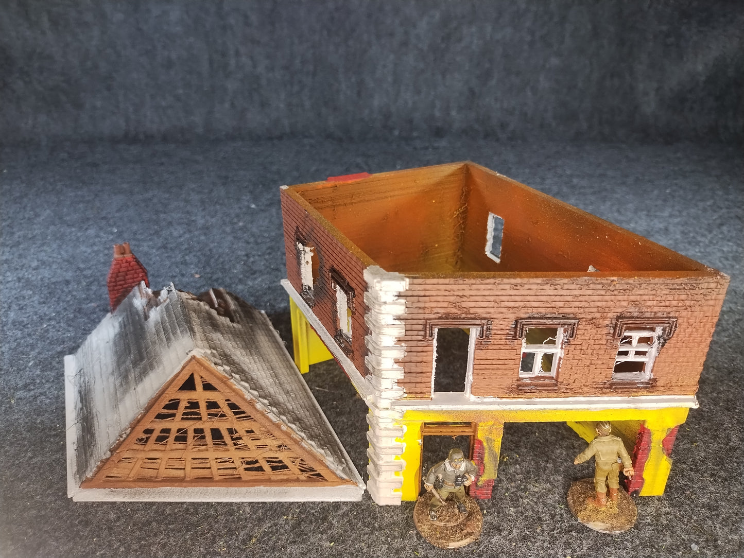 Dutch Town Shop Ruin Yellow - 28mm/Painted