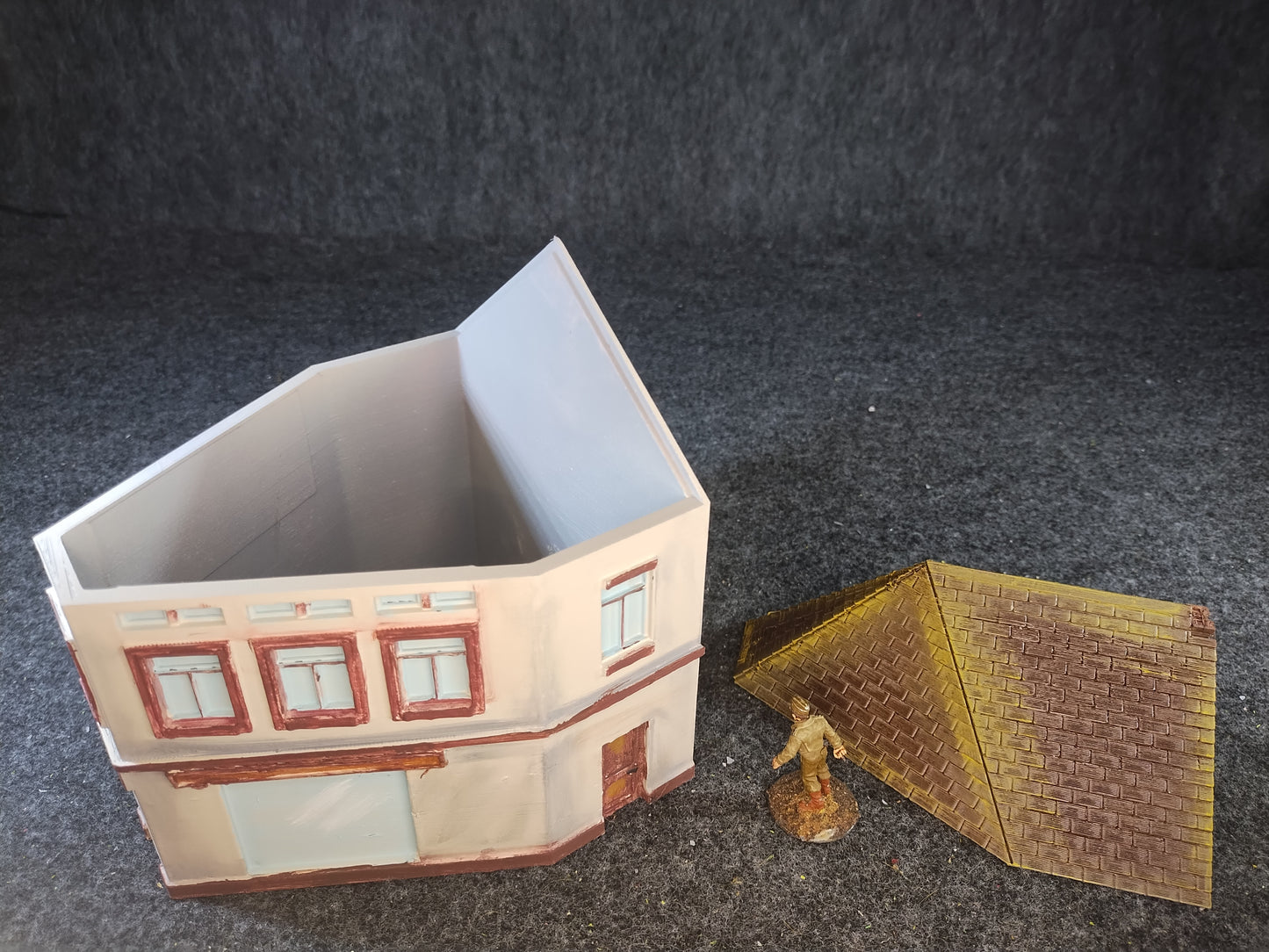 European House White/Brown - 28mm/Painted