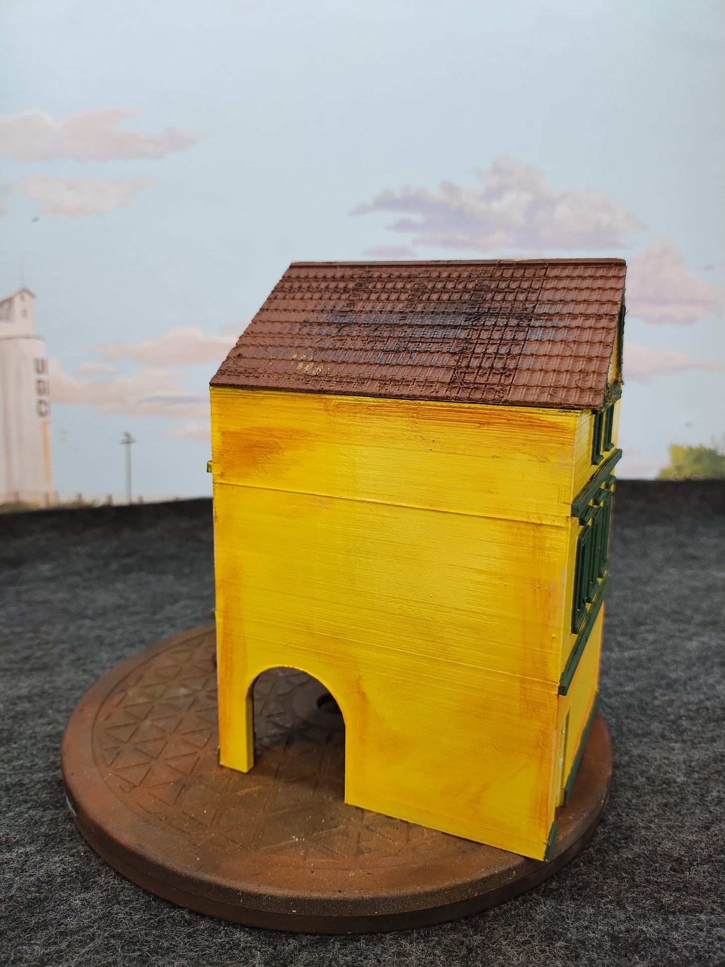 Normandy Town Shop Yellow 2 - 28mm/Painted