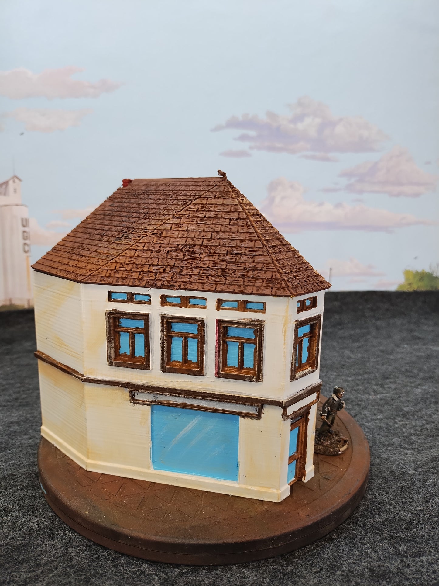 Normandy Town Shop Corner White - 28mm/Painted