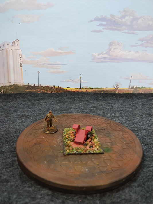 Tractor Wreck Small Red - - 28mm/Painted