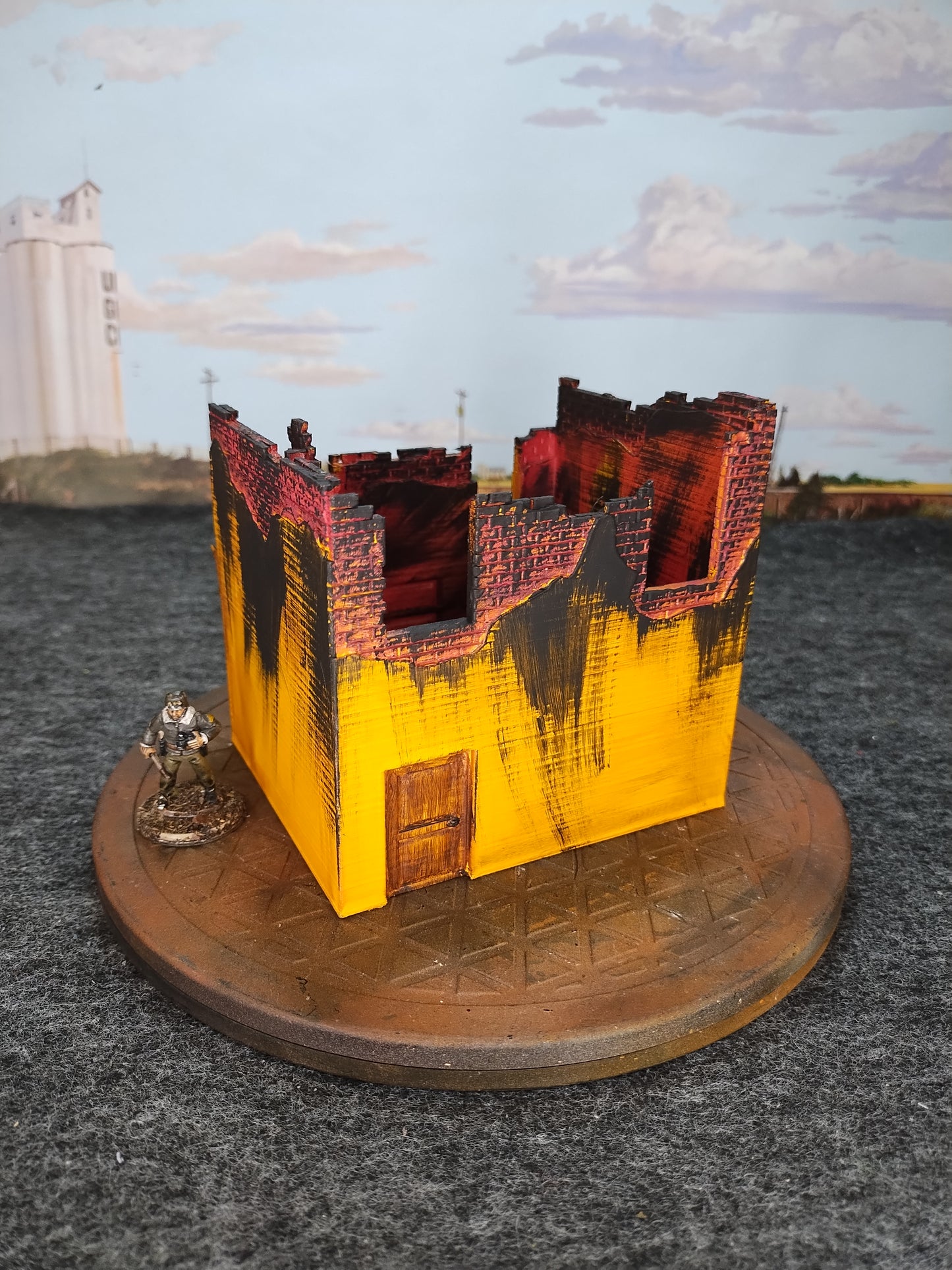 European Town Ruin Yellow - 28mm/Painted