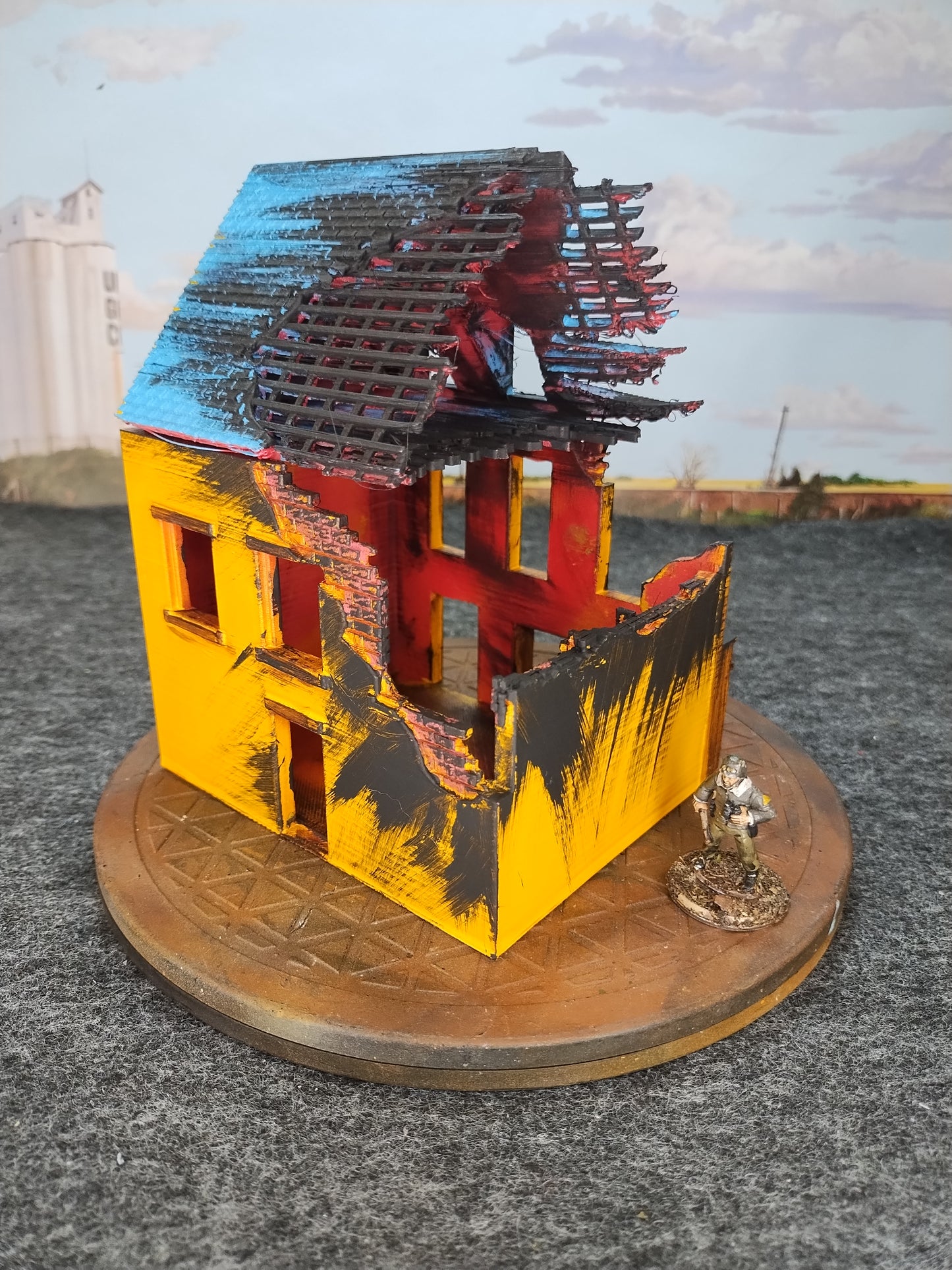 European Town Ruin Yellow/Blue - 28mm/Painted