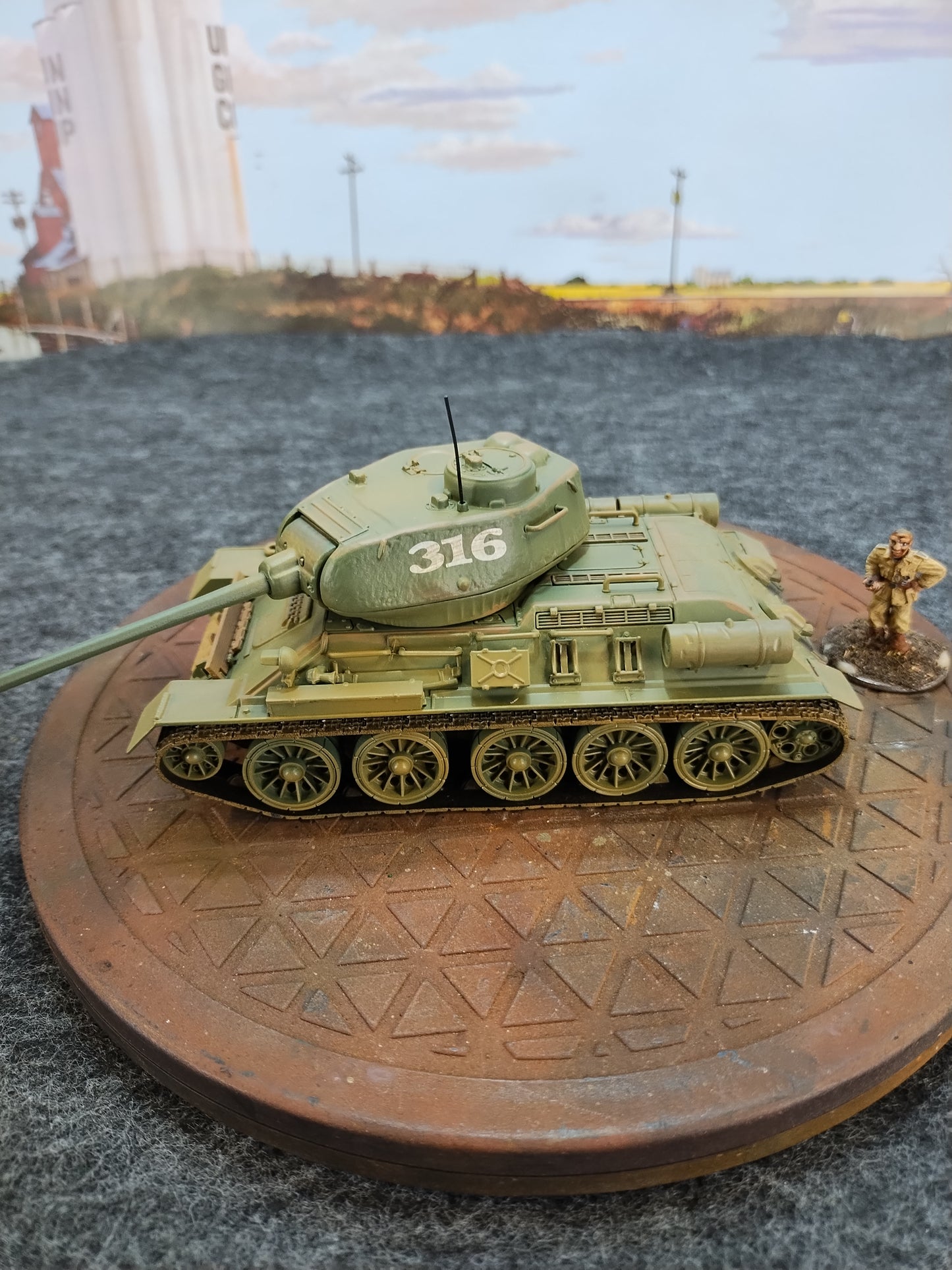 Soviet T-34/85 #316 - Corgi