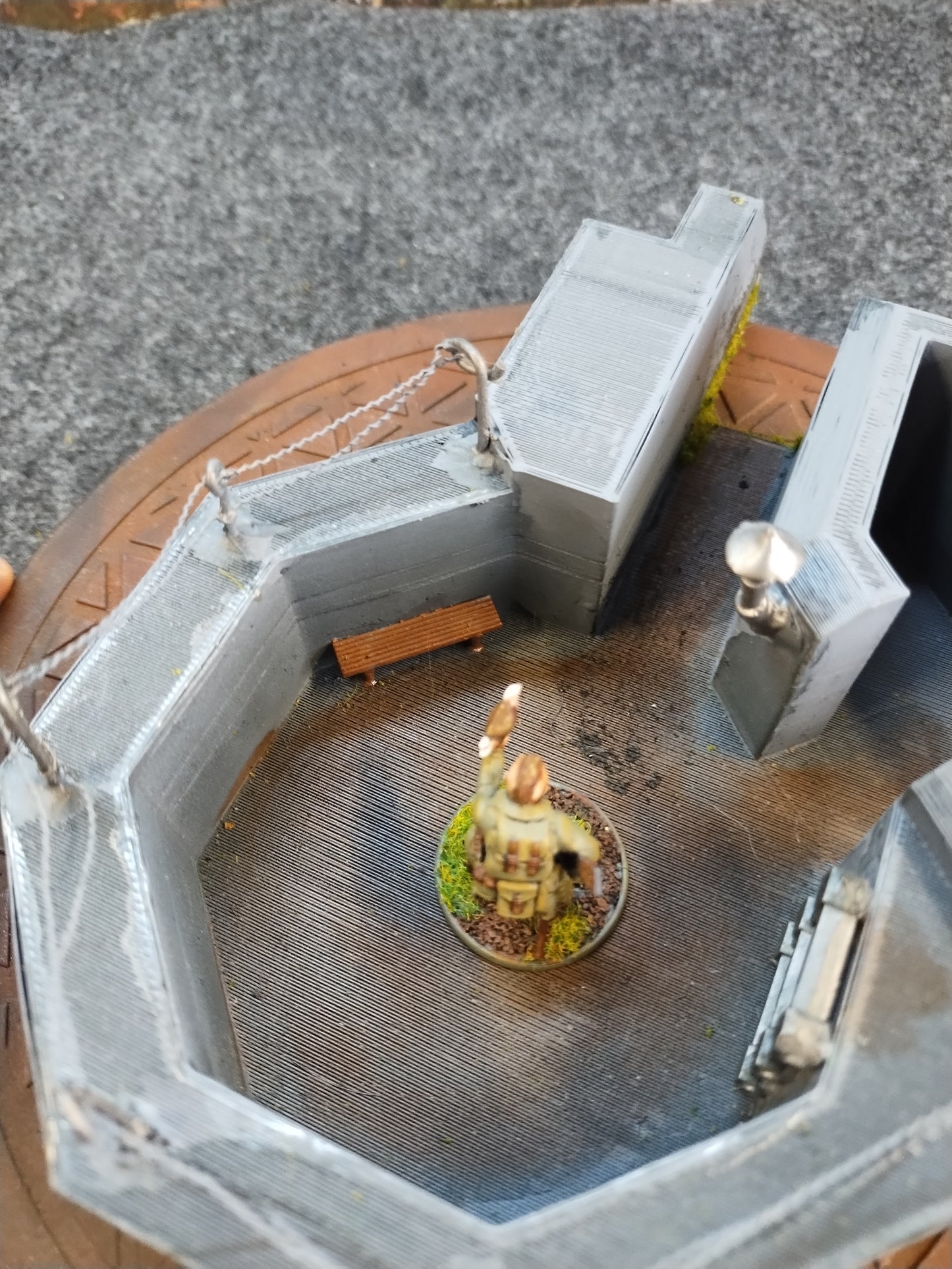 Bunker w. Spot Light - 28mm/Painted