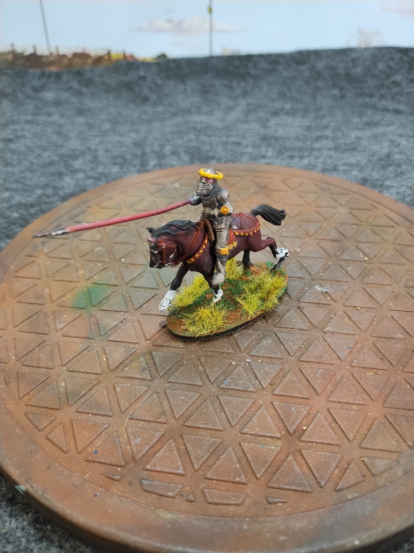 Medieval Mounted Knight Q - Hail Caesar/28mm