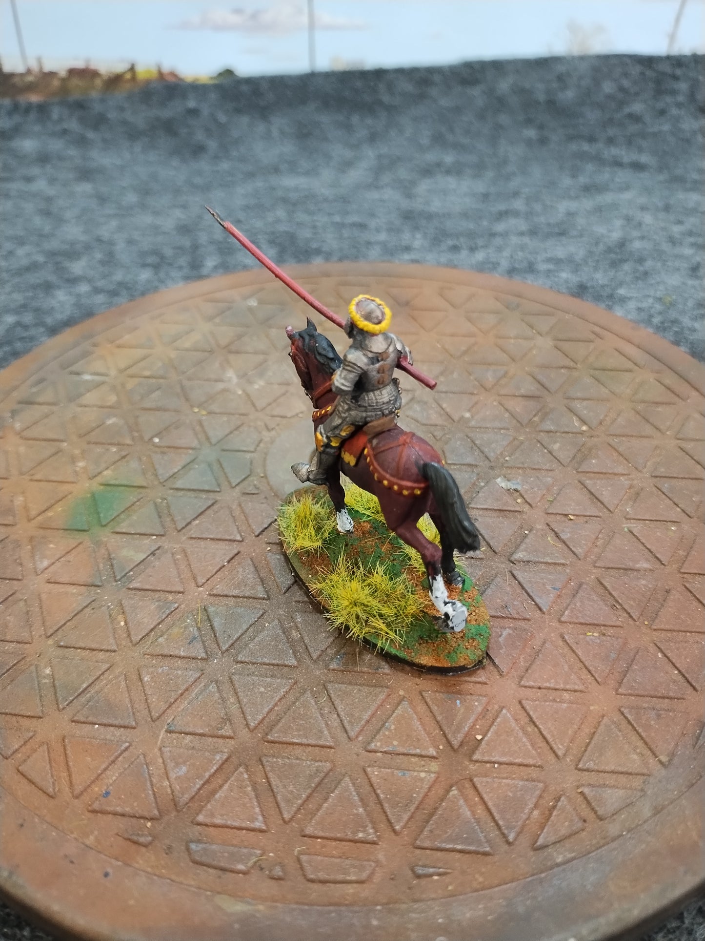 Medieval Mounted Knight Q - Hail Caesar/28mm