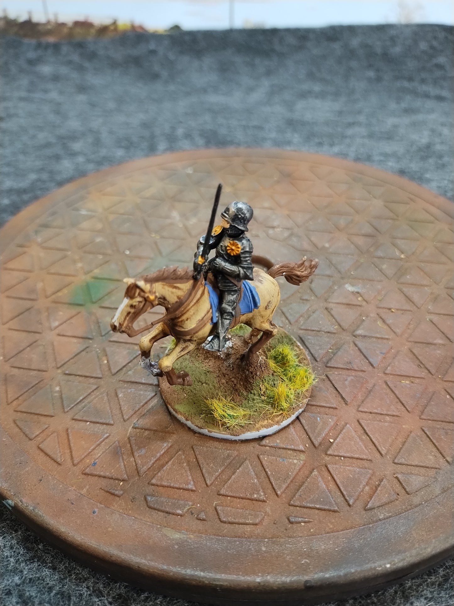 Medieval Mounted Knight S - Hail Caesar/28mm