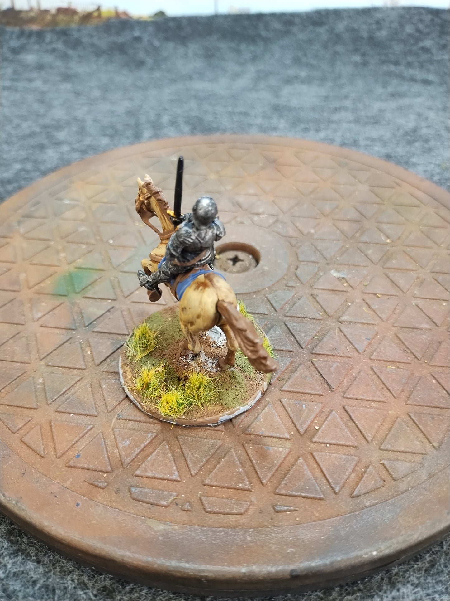 Medieval Mounted Knight S - Hail Caesar/28mm