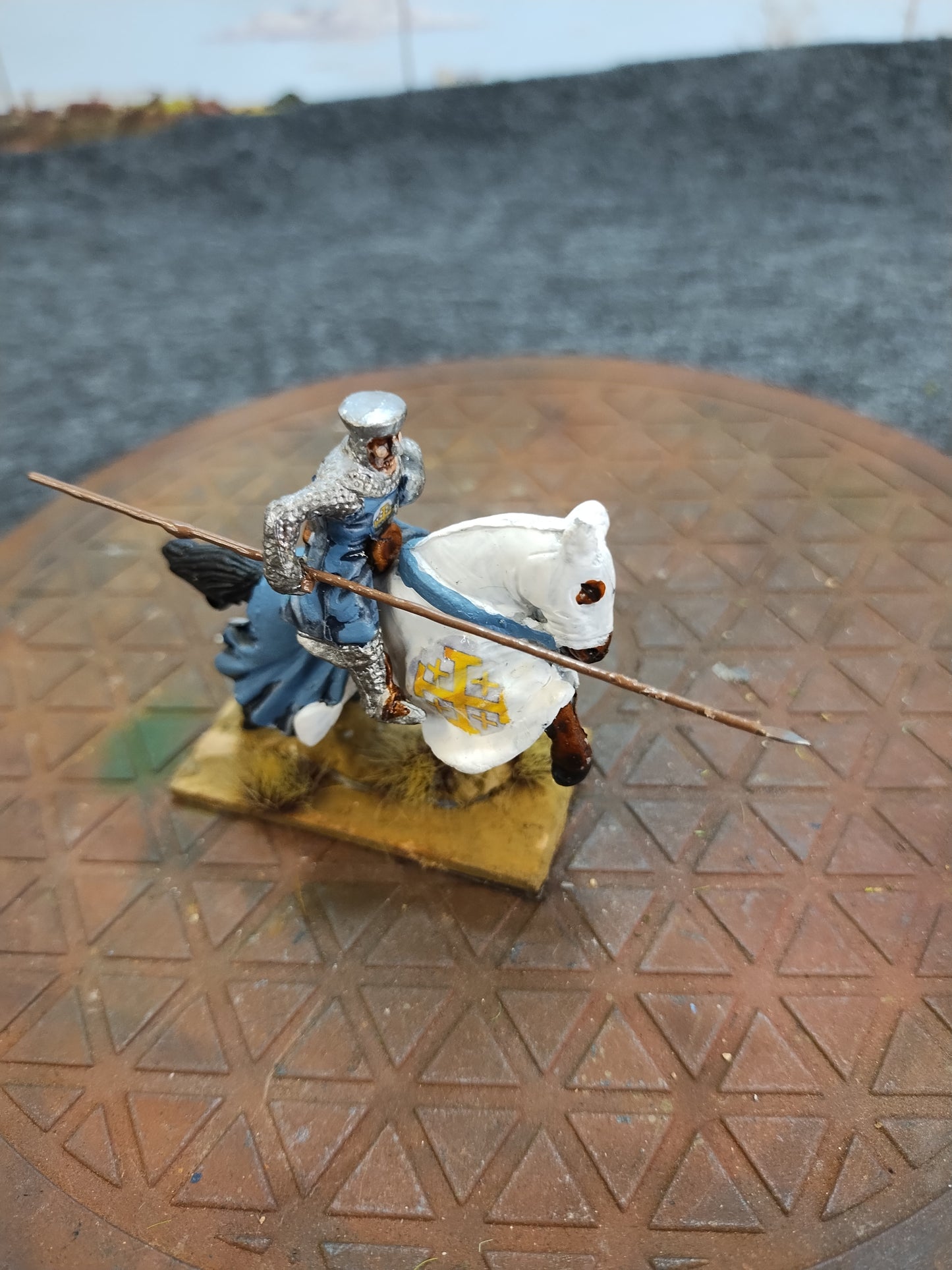 Medieval Mounted Knight U - Hail Caesar/28mm