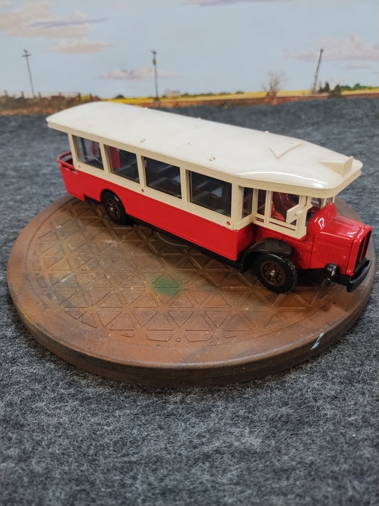 French Red Bus - 28MM